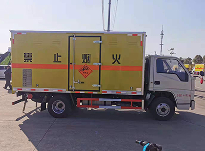 邦溪镇爆破器材运输车技术升级与安全合规新趋势